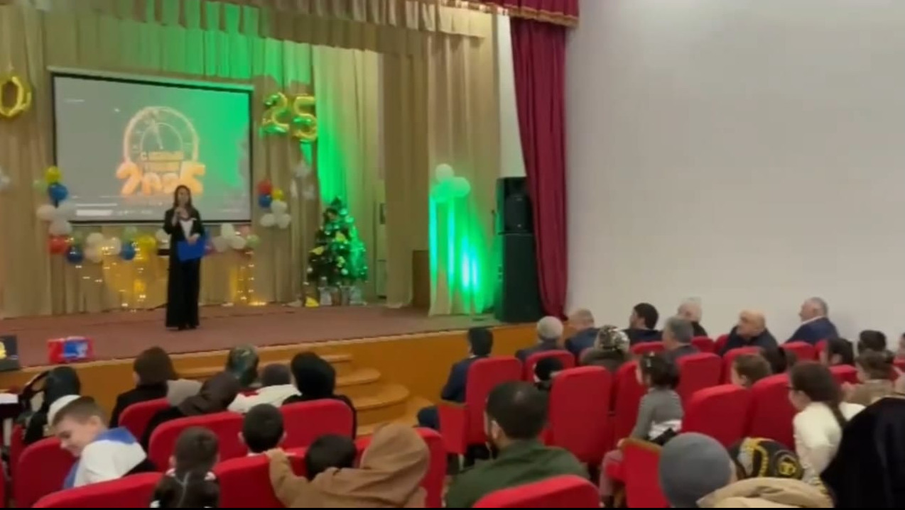 Министр юстиции РД Ханлар Пашабеков принял участие в новогоднем представлении для детей участников СВО